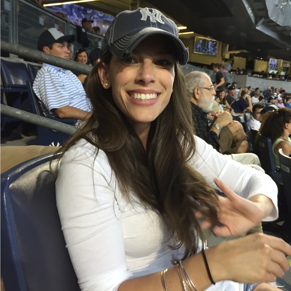 Meet your Posher, Nicole - Picture 1 of 3